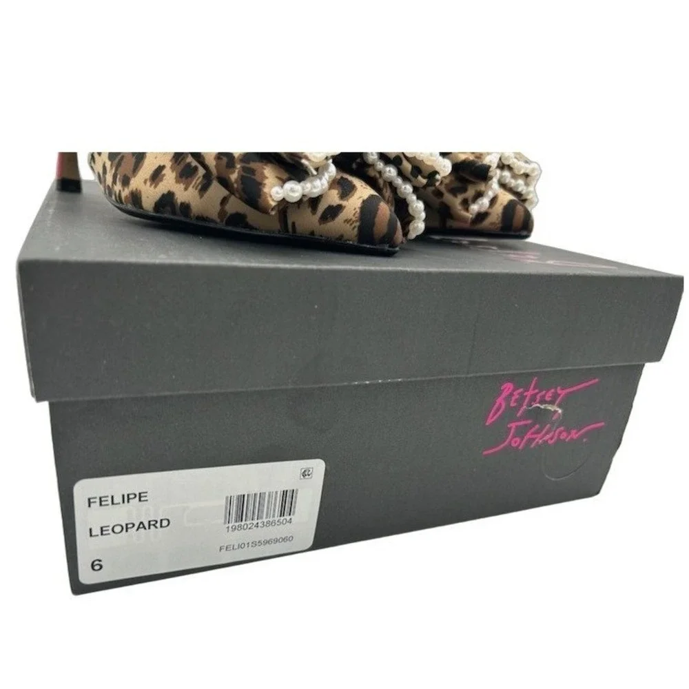 Betsey Johnson Felipe Pumps Women's Size 6 Leopard Pearl Bow Kitten Heel Shoes - Picture 6 of 6